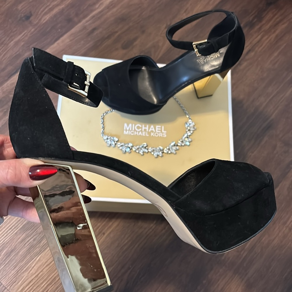 MK Black platform sandal - it’s time for a GOLD RUSH! 💛🌟💛